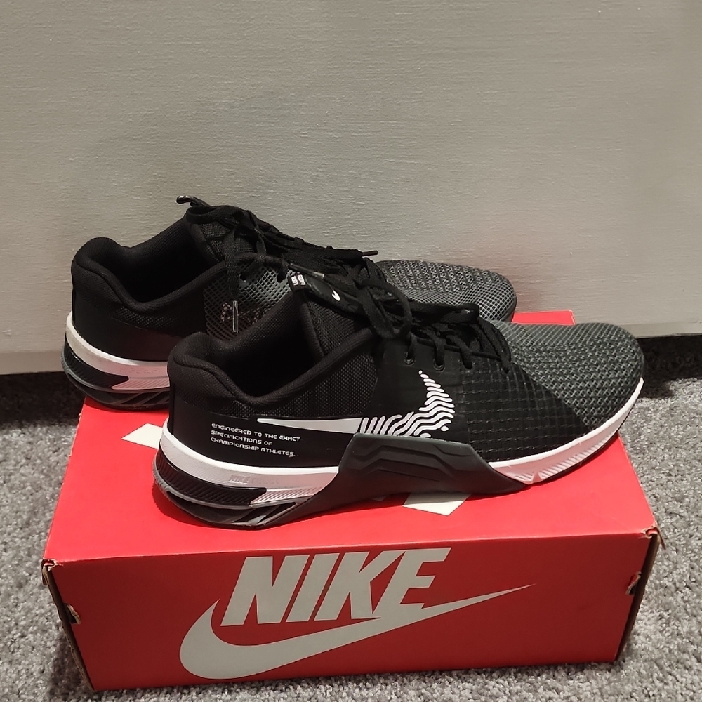 Nike Black and White Athletic Performance Shoes